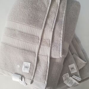 WEEKEND CLEAN OUT..Pottery Barn Bath Towels